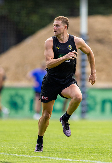 Tigers_of_Old's tweet photo. Can't recall #JacobHopper ever looking fitter than this in his time with us. Likely knows some talented kids are snapping at his heels for a midfield role & clearly putting in the work.πββοΈHope he has a great season as a result.πͺπ―
#gotiges https://t.co/QzBZiu6APJ