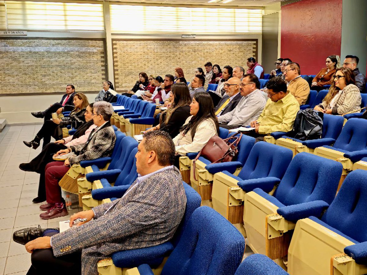 Conalep_Edomex's tweet photo. Nuestra Directora Gral, la Dra. Rocío Serrano encabezó la 1ª reunión de trabajo del año con directores de planteles, marcando la ruta de acciones, retos y oportunidades que consolidarán el crecimiento y la mejora continua del Colegio.

#OrgullosamenteCONALEP #ElPoderDeServir https://t.co/8LUOgRRAWx