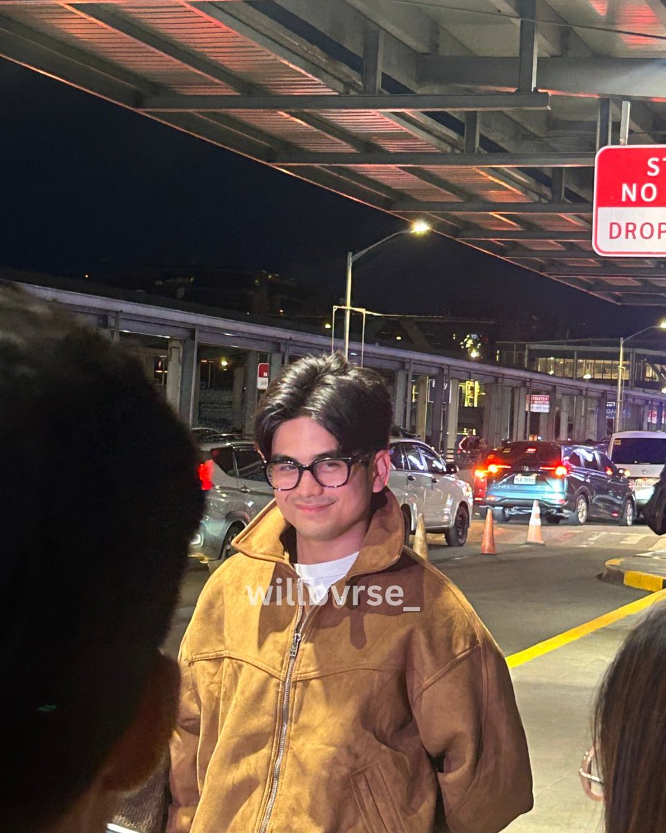 willbvrse_'s tweet image. goodmorning pogi! Sakin lang ang tingin? @willashley05 

#WillAshley