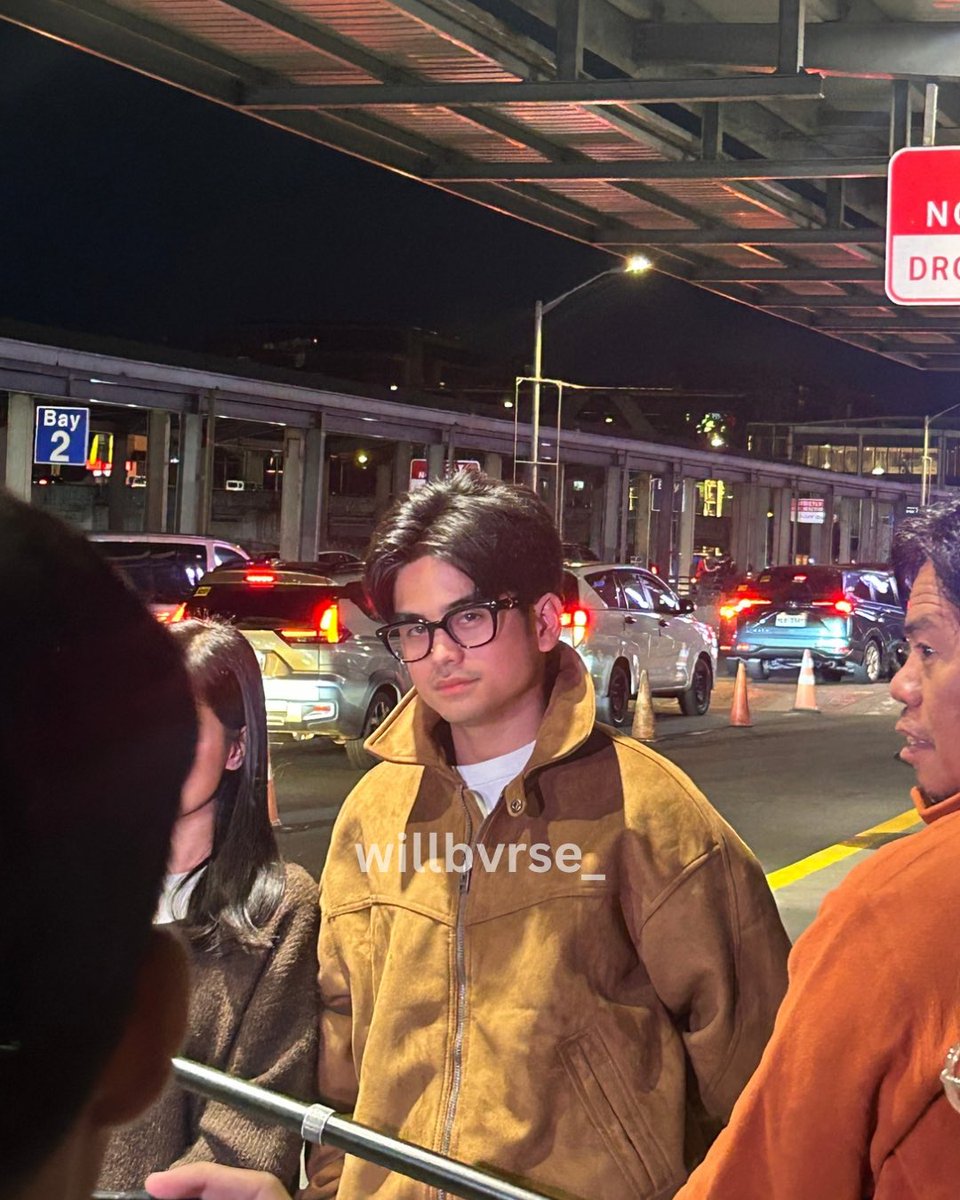 willbvrse_'s tweet image. goodmorning pogi! Sakin lang ang tingin? @willashley05 

#WillAshley