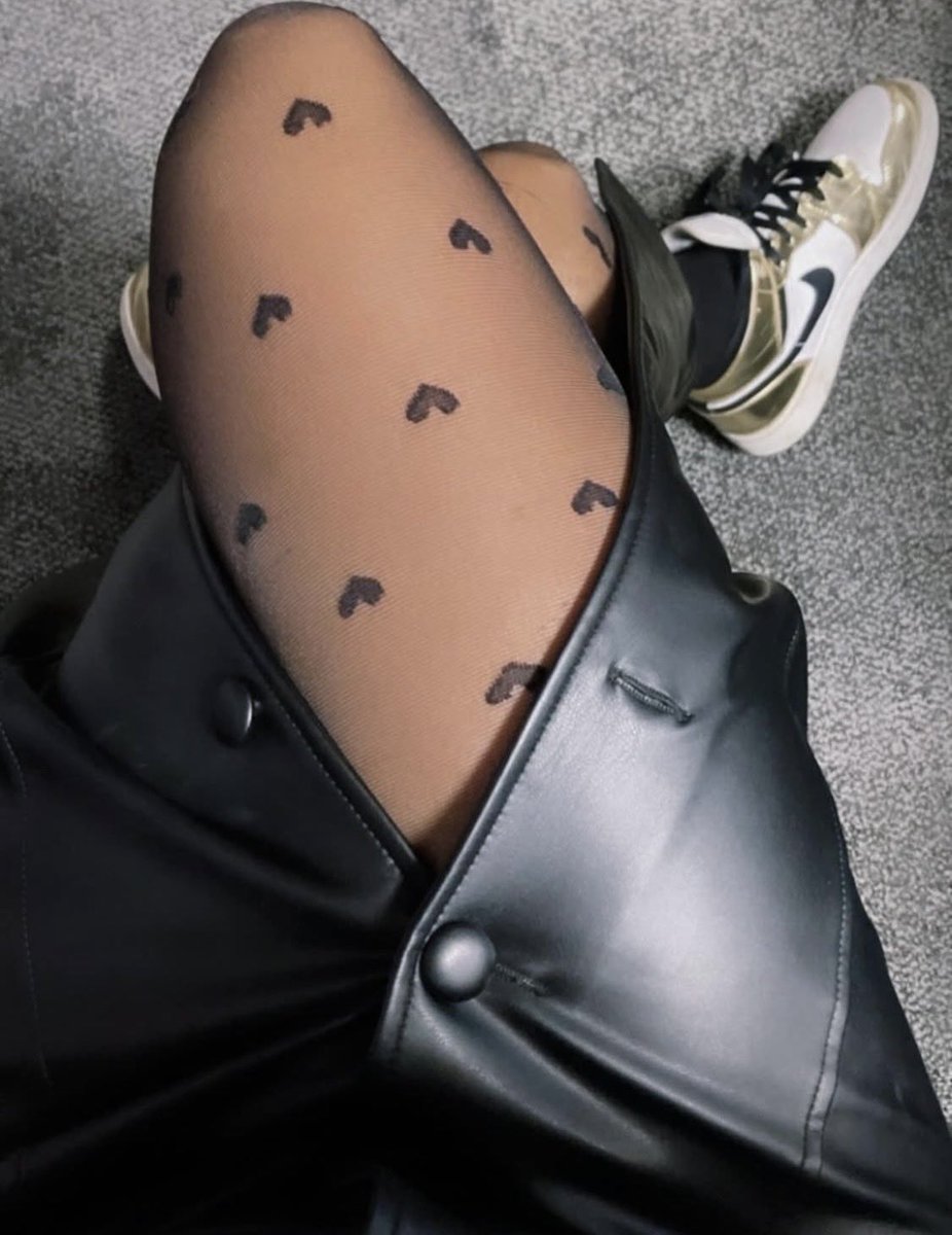 Si buscas perfección,
No soy yo.
Pero si buscas lealtad.
Muchísimo amor y un
Montón de locuras….
Entonces si …❤️…
Nites 💫