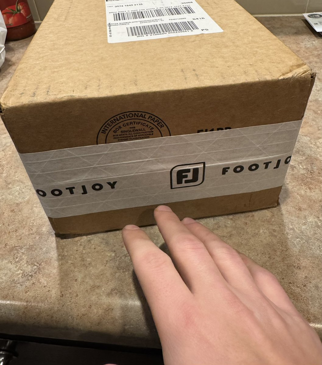 push_draw3rd's tweet image. Gold llama loot #FJ