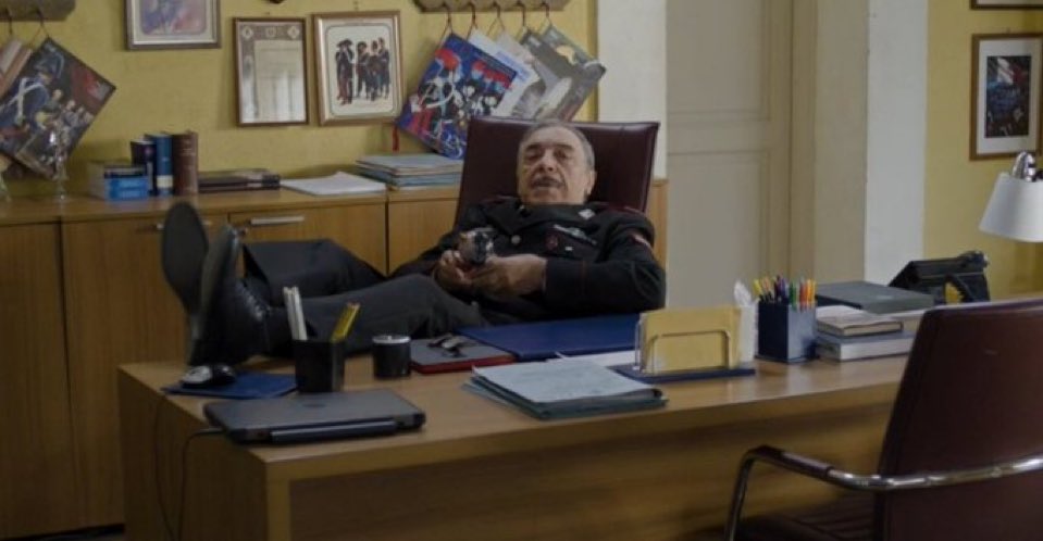 l'eroe che ha retto l'intero episodio e regge la serie da quindici stagioni mentre si gode il meritato riposo #DonMatteo15