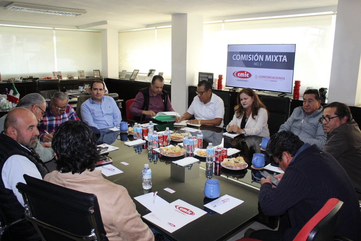 Se llevó a cabo la 2da Reunión de la Comisión Mixta #CMIC–#SICT, donde se dio seguimiento a proyectos de infraestructura carretera, esquemas de coordinación y oportunidades de participación para las empresas queretanas, fortaleciendo la colaboración institucional.