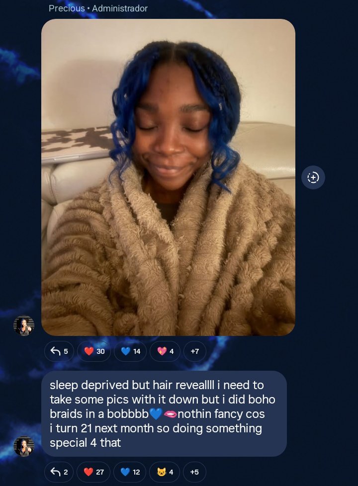 PreciousBrasil's tweet photo. Atualização da Precious em seu canal do Instagram:

“com sono atrasado, mas finalmente mostrei meu cabelo. preciso tirar umas fotos com ele solto, mas fiz tranças boho em um corte bob💙🫦nada de extravagante, porque faço 21 anos mês que vem, então estou preparando algo especial para comemorar”

“😗😗espero que todos tenham tido uma ótima semana”

#PreciousPepala