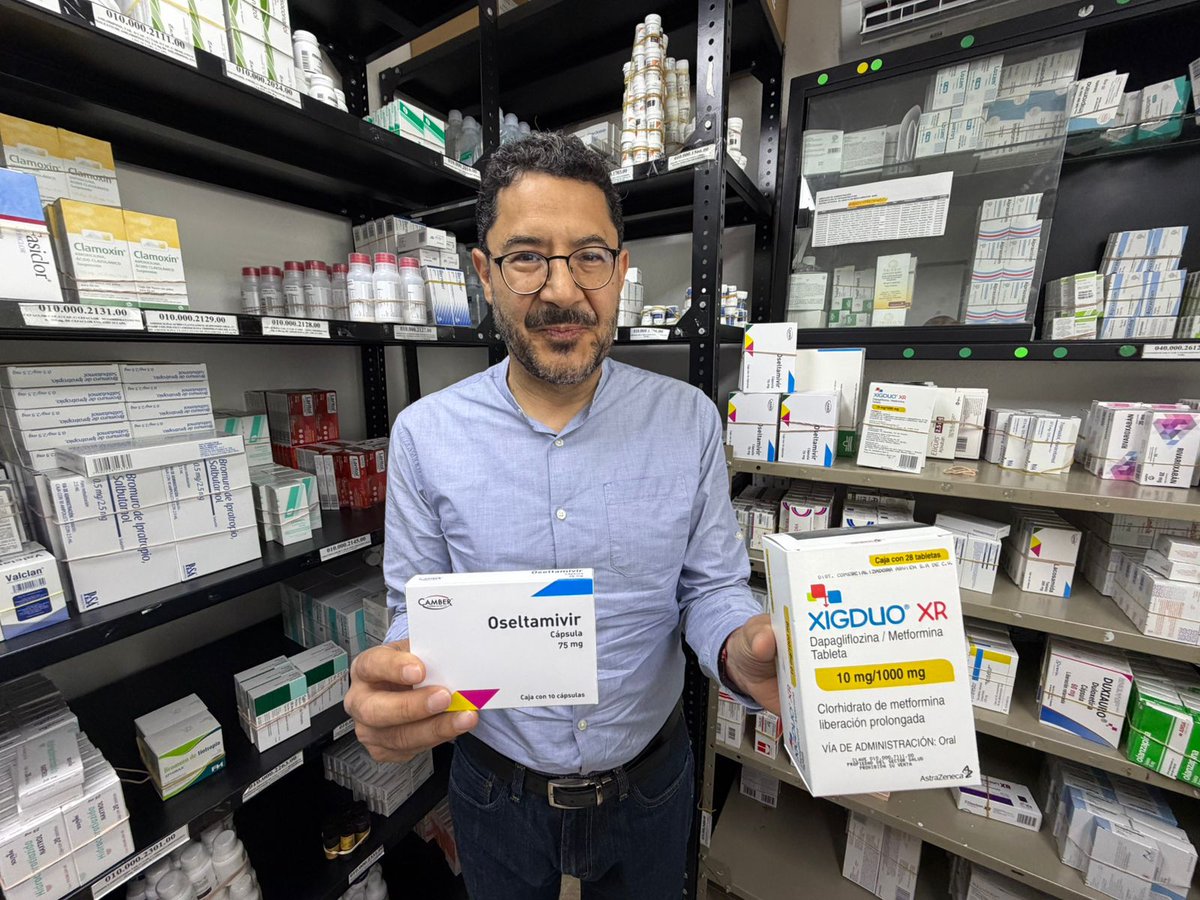 martibatres's tweet photo. Con una visita a la Unidad de Medicina Familiar del @ISSSTE_mx en 𝗘𝘀𝗰𝗮́𝗿𝗰𝗲𝗴𝗮, concluimos nuestras visitas en Campeche. Supervisamos el abasto de la Farmacia -muy amplio, con 400 claves- y la llegada del nuevo equipo de aire acondicionado.

Además, me informaron que con el programa La Clínica es Nuestra, adquirieron monitores, electrocardiógrafo, desfibrilador, autoclaves, tanque de oxígeno, silla dental, camastros, baumanómetros, estetoscopios, así como sillas y escritorios; y construyeron techumbres.