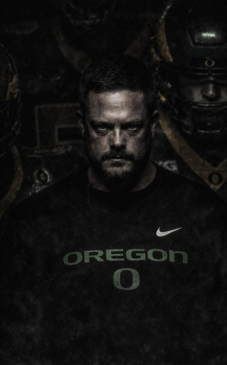 TexasDuck217's tweet photo. Oregon > The World 🦆 

#GoDucks
#CFAPeachBowl 
#CFBPlayoff https://t.co/y6MtRLGlAq