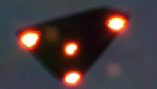HorrifyingHist1's tweet photo. The Belgian UFO Wave in 1989 involved multiple sightings of triangular UFOs by thousands of people, sparking a modern paranormal mystery. πΈπ§πͺ #BelgianUFO #1989UFOwave #TriangularUFOs https://t.co/htHa3ssCB3