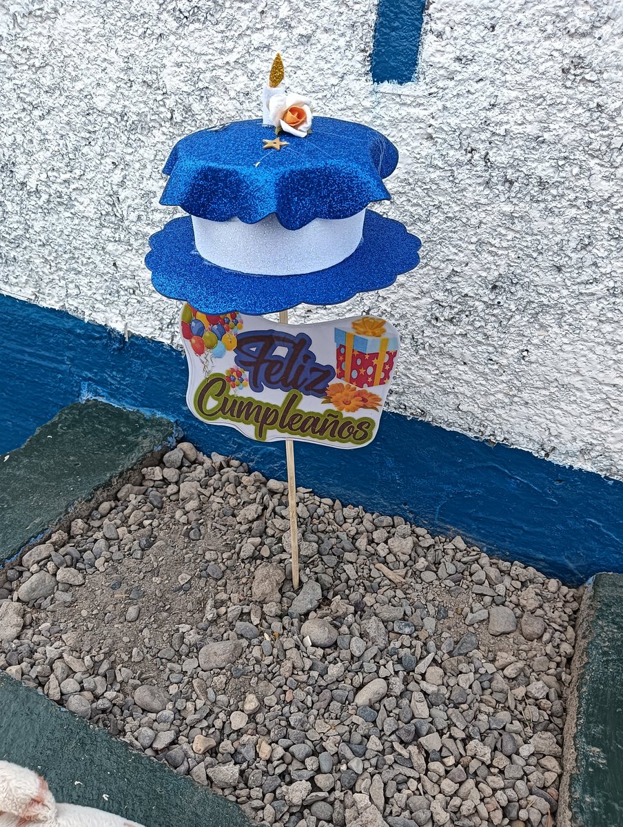 adixius's tweet photo. En el 1er aniversario del deceso de mi mamá solo traté de pensar que hoy solo era su cumpleaños. Fue difícil y hablamos harto. Aunque nunca oí sus respuestas las imaginé.
Hoy hace un año aún no sabía lo que se venía. 
Y como le dije a mi hijo menor, la muerte es parte de la vida. https://t.co/xLpswdzHrb