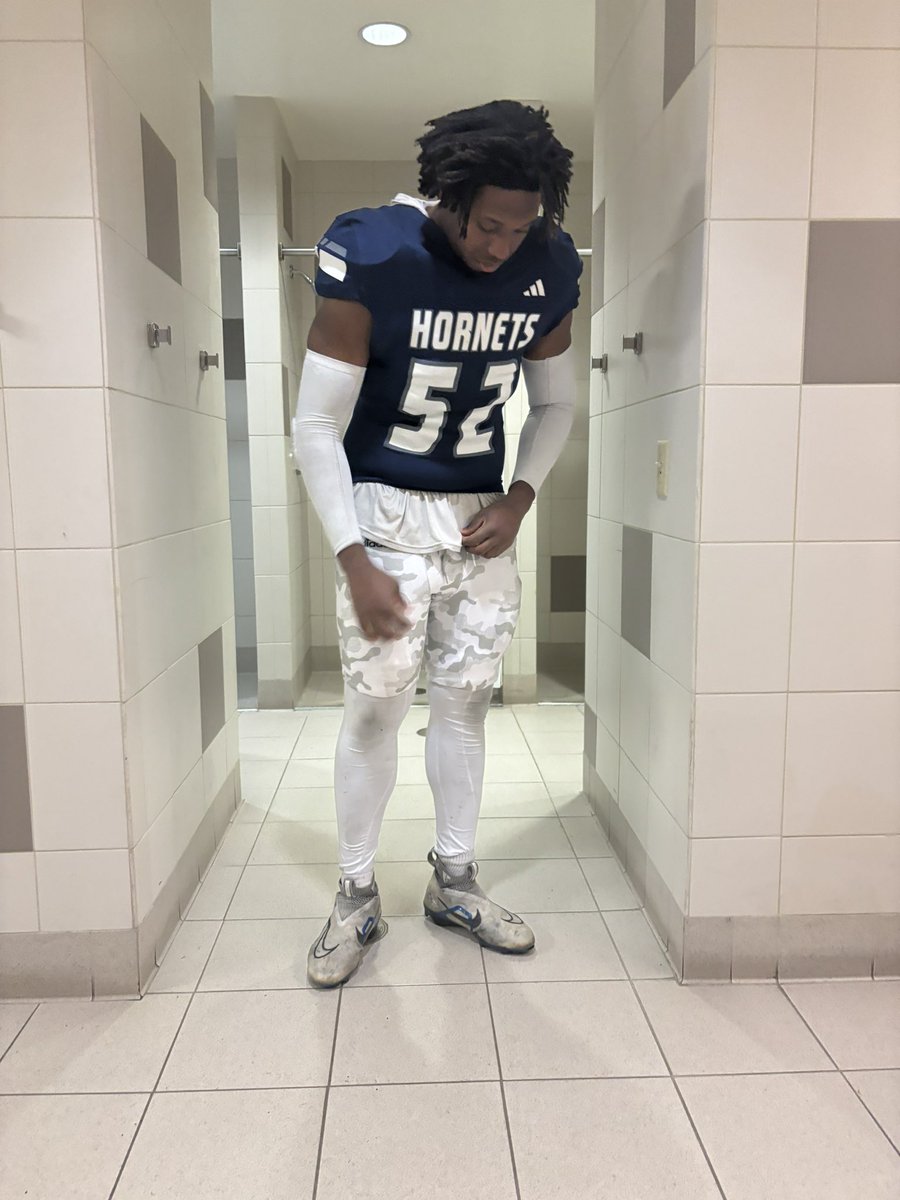 CalebHadley4's tweet photo. 6'2 250 athletic, high motor, strong, incredible/quick getoff DL that can play anywhere on the line. I need a school that can take care of me and help develop to next level https://t.co/hmOhNtUXWe