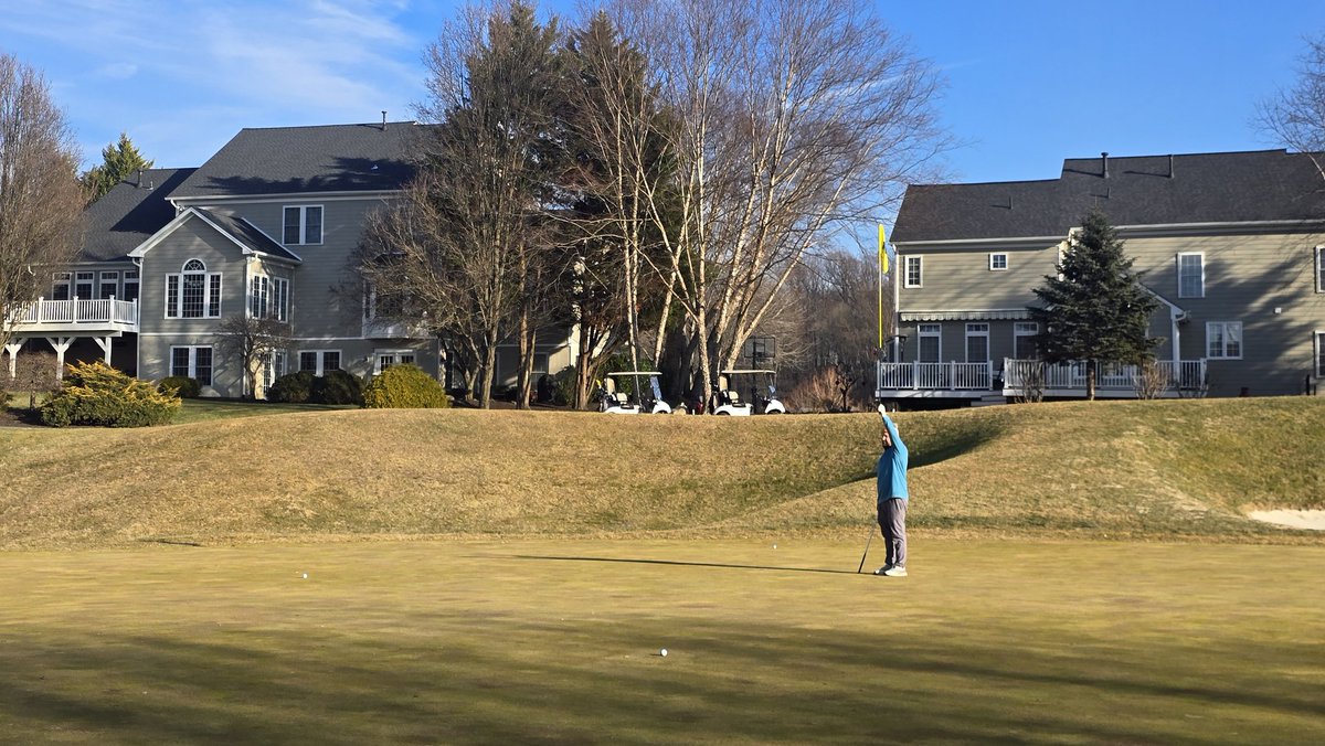 ReteeFor3's tweet image. Got the first round of the year in today! a nice like 50 degree day in janurary to sneak out. freezing but definitely worth getting out there.