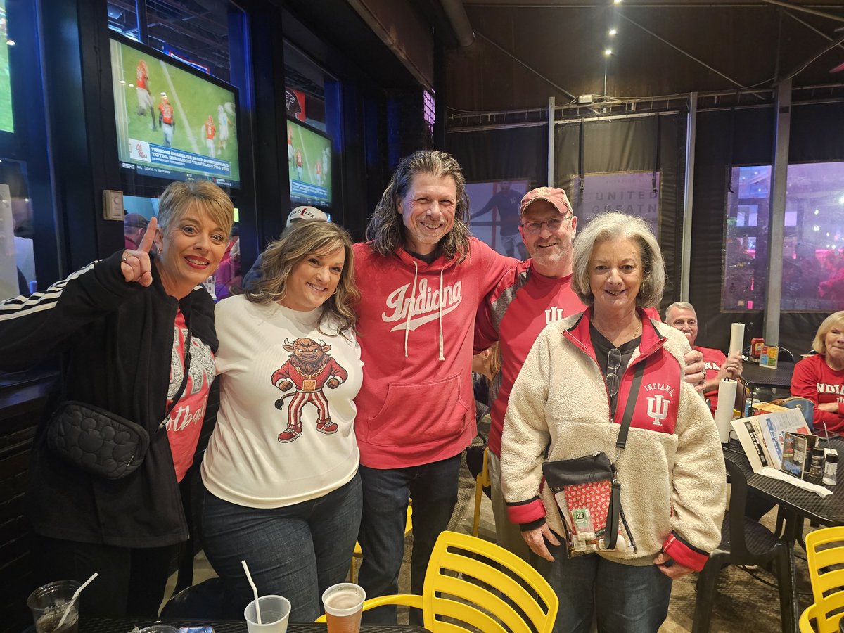 1969joeJoe's tweet photo. Crimsoncast at Hudson grille Atlanta. Go Hoosiers https://t.co/AUeuK1sv67