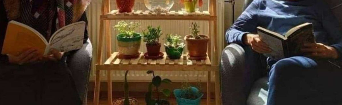 «شخصان مليئان بالأضرار ، يتركان العالم جانبًا ، 
ويحاولان ترميم بعضهما البعض ، بهدوءٍ ورقّة،
هذه هي فكرتي عن الحُب.»
- آرثر ميللر.