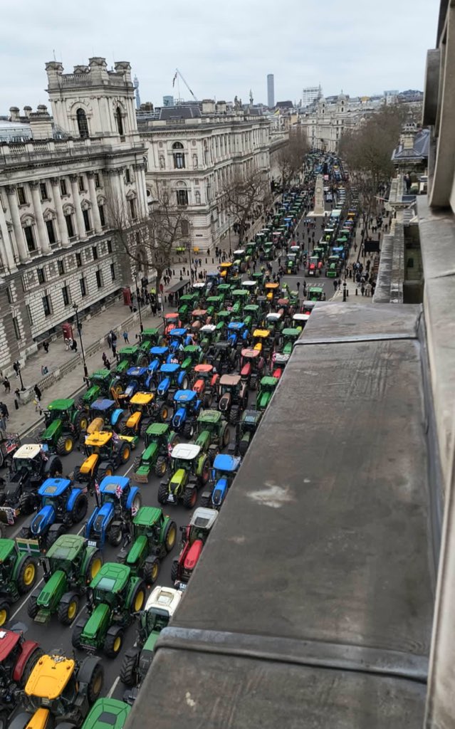dejanirasilveir's tweet image. La Rebelión Agrícola está en marcha.
Esto sucede cuando la gente DESPIERTA y descubre que el enemigo es su propio gobierno.
Lo que está empezando en Europa es GRANDIOSO. Los Medios lo ocultan,  pregúntate por qué. 

🔥🔥🔥🔥☄️