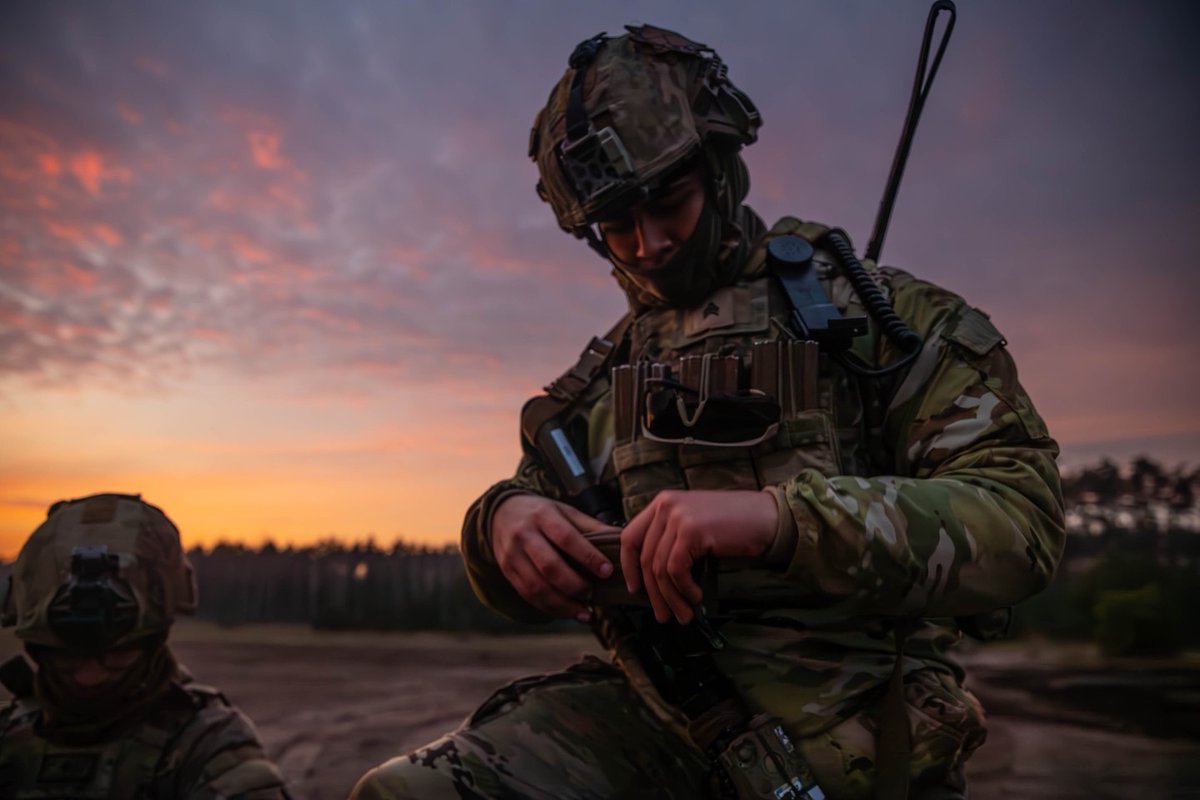 USArmy's tweet photo. Ready. Equipped. Unstoppable. 💥

U.S. Army Soldiers from 3-8 Cavalry, 3rd ABCT, 1st Cavalry Division, refuel and resupply at Bemowo Piskie Training Area, Poland.

📸 Spc. Jude Vogel https://t.co/8XQzRIBqtp