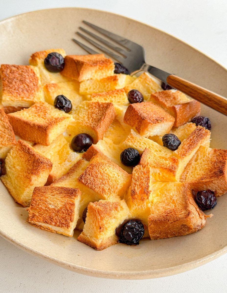 早鸭，盆友们☀️今日份早餐是蓝莓蛋奶烤吐司～奶香吐司，搭配蓝莓🫐是甜蜜蜜的一天呀😋周五，向快乐出发✌