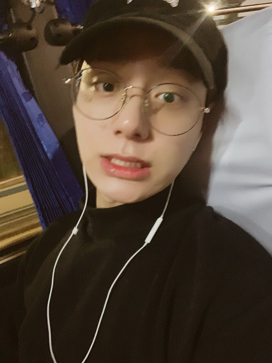 onlywoonglove's tweet photo. 웅모닝과 함께 데뷔일과 가까운 셀카 보내줬어🥺💗 https://t.co/wgWaOrn8Vq