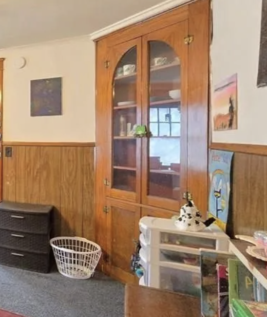 oldhouseunder50's tweet image. Built at the turn of the century, this income-producing #NewYork #duplex has well-preserved original woodwork. Recently reduced from $85K to $79,900, the property offers an excellent opportunity to add value while preserving its historic charm.  oldhousesunder100k.com/c-1900-charact…