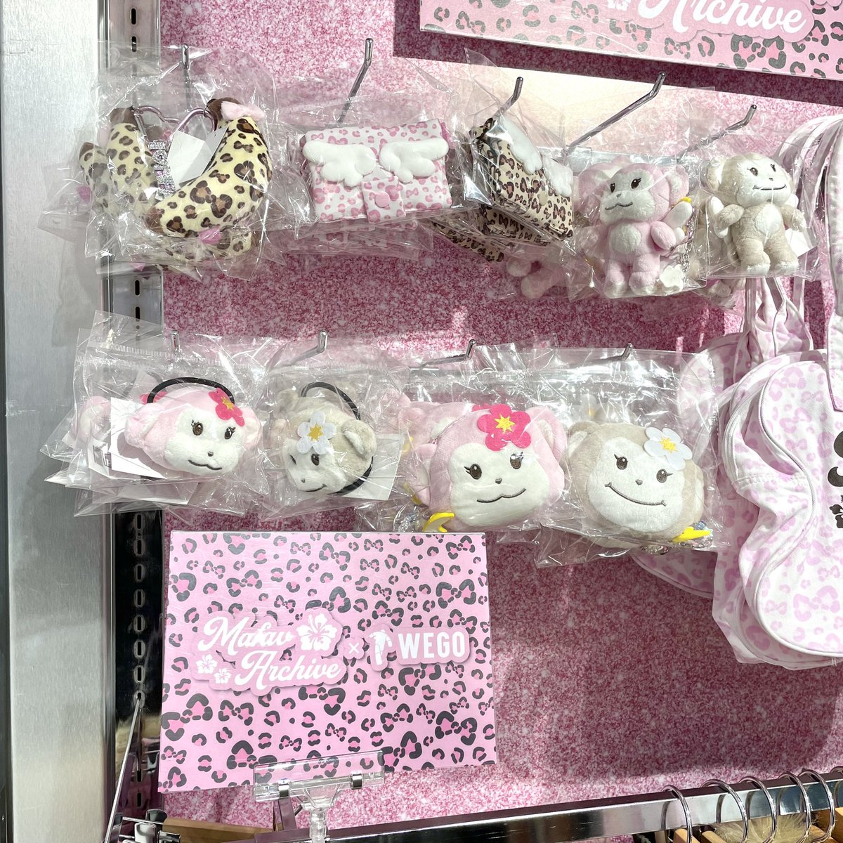 SHIBUYA109NET's tweet image. 韓国発のブランド「MAFAVARCHIVE」WEGOのコラボが今日から発売.ᐟ.ᐟ🐵🌺💖

WEGO限定デザインのアイテムや
109の1月トレンド速報でも紹介した、ORANG CREWのアイテムもあったよ✨

この機会にチェックしてみてね➰✌🏽*.+゜

✔︎︎︎︎ 7F WEGO

@WEGO_press