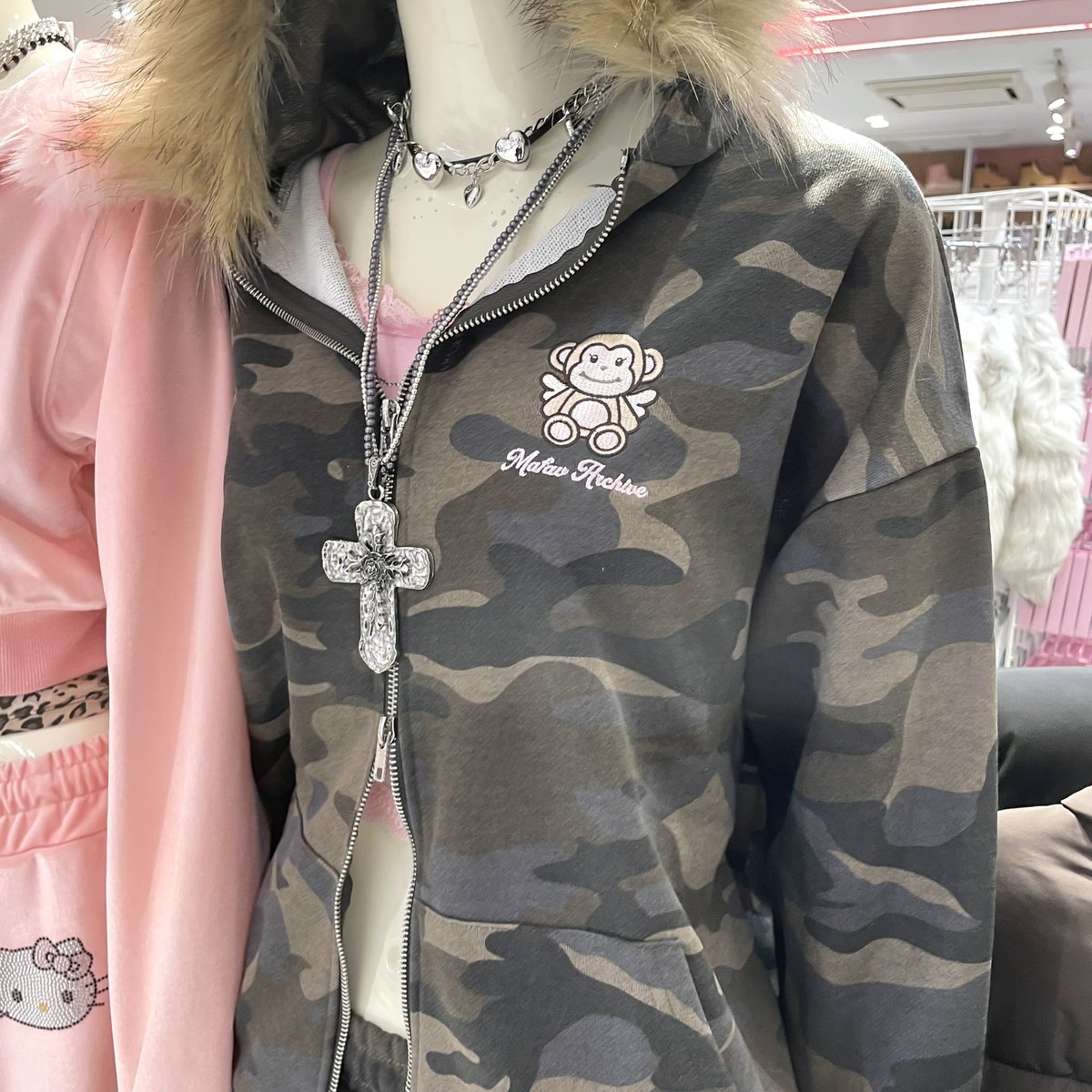 SHIBUYA109NET's tweet image. 韓国発のブランド「MAFAVARCHIVE」WEGOのコラボが今日から発売.ᐟ.ᐟ🐵🌺💖

WEGO限定デザインのアイテムや
109の1月トレンド速報でも紹介した、ORANG CREWのアイテムもあったよ✨

この機会にチェックしてみてね➰✌🏽*.+゜

✔︎︎︎︎ 7F WEGO

@WEGO_press