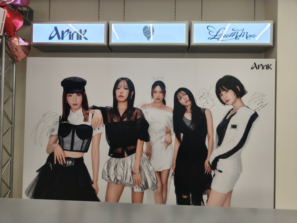 #에이핑크 #Apink
#RE_LOVE #RE_LOVE_POPUP_STORE
#사운드웨이브
<a href="/Apinkpcr/">박초롱</a> <a href="/Apinkbm/">윤보미</a> <a href="/Apinkjej/">정은지</a> <a href="/APINKKNJ/">김남주</a> <a href="/Apinkohy/">오하영</a> <a href="/Apink_2011/">Apink(에이핑크)</a> 
進入粉的快閃店  愉悅