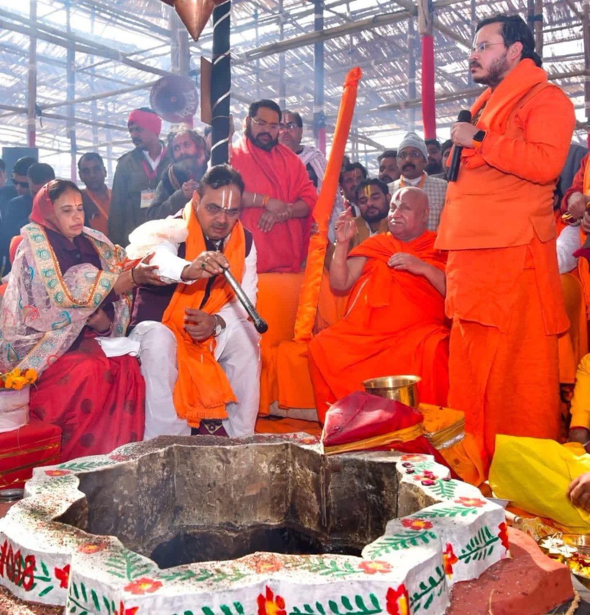 धर्म, कर्तव्य, परंपरा एक साथ चलती है 
धर्म व्यक्ति, संस्था सरकार सब की सही दिशा देता है

#modi #amitshahofficial #BhajanLalSarkar 
#bhajanlalsharmagoverment 
#BhajanlalSharmaCM 
#BJPGovernment