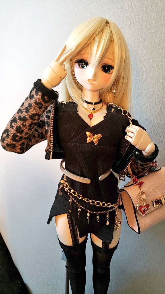 MsySnake's tweet photo. 気付いたら、
リサをお迎えして一年ですってよ……あっという間でしたねぇ
今年は喜多川さんドールが来る予定なので、一緒にいろんなところに連れていってあげたいなと思います。
これからもよろしくリサ。
#うちのこかわいい 　#エモドール　#RoseLapin #LMLCore https://t.co/k738YZ4yJC