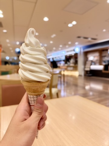 shibaura_it's tweet photo. 学生広報アンバサダーです💡
冬季休業も終わり、今週から授業が再開しましたね！
北海道出身の私は、年末年始を実家でゆっくり過ごし、充実した帰省になりました✨
（帰る前にソフトクリームをいただきました🍦）
今年度の残りの授業も頑張っていきましょう！
＃学生広報アンバサダーの日常 https://t.co/yyY9iRuGSd
