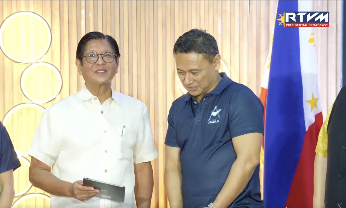 PIADesk's tweet photo. President @bongbongmarcos led the launch of the @DepEd_PH Project https://t.co/HZcHHWNhit, positioning it as DepEd’s flagship AI program to support teaching, boost digital readiness, and strengthen education governance under the #BagongPilipinas vision. https://t.co/ZOOT1JpLDm