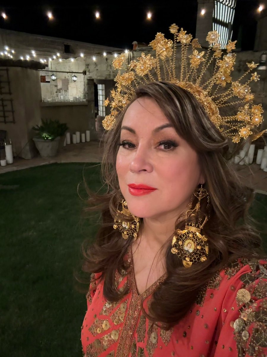 JenniferTilly's tweet image. Don’t forget: all-new episode of Real Housewives of Beverly Hills tonight!  Don’t miss it! We are tuning into the Sedona vortex! 👽🛸🌪️ #rhobh