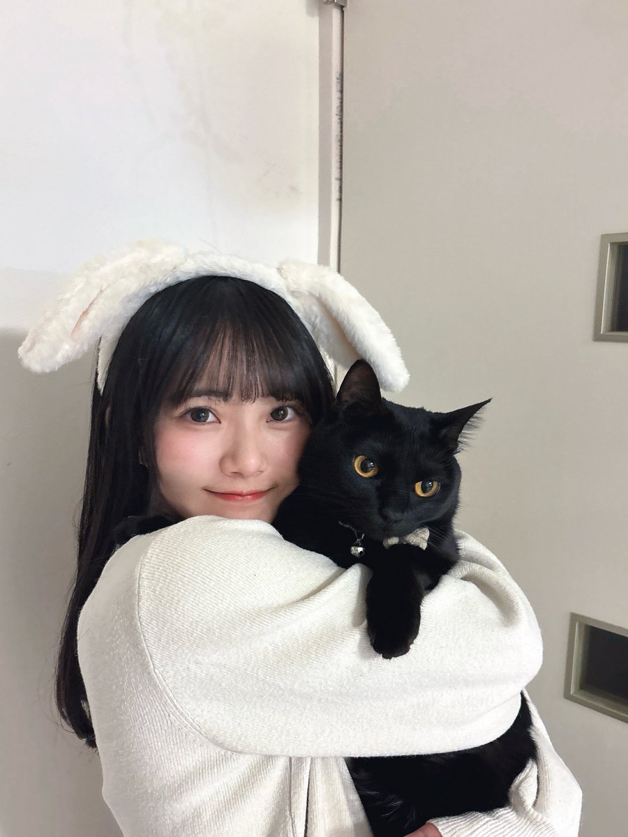 おはようございます☀ 心々華ちゃんの朝投稿みて動物抱く女の子って