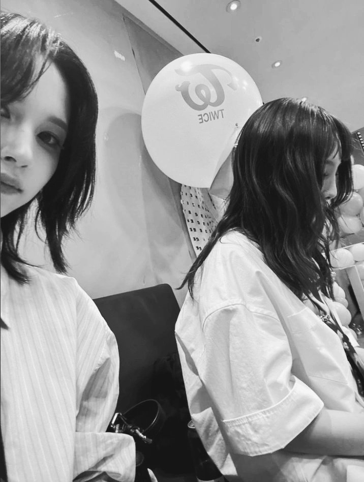 alaarchiee's tweet photo. ★ Take A Chance With Me.

•3NA Prompt AU (more like 3NA as CEO, CEO's fiancé and Y/N) 🤗🤍

#3NA #Sana #Mina #Nayeon #MiSana #MiNayeon #TWICE https://t.co/5pjkyQbg3I