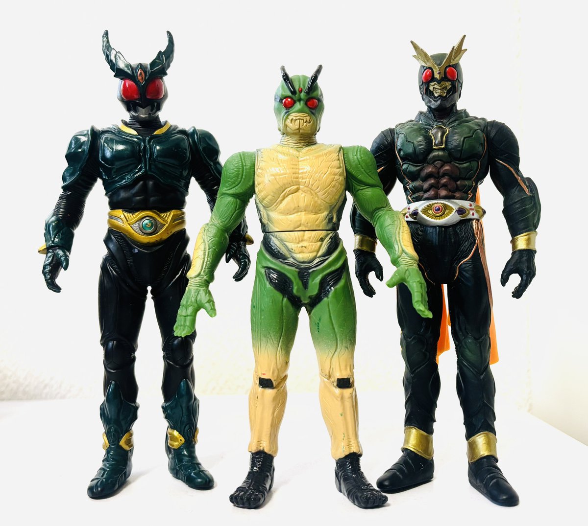 生々しいデザインのライダーって良いよね。
「仮面ライダーも元々は怪人と同質の存在」という本質がビジュアルによく現れているというか。
#オモ写