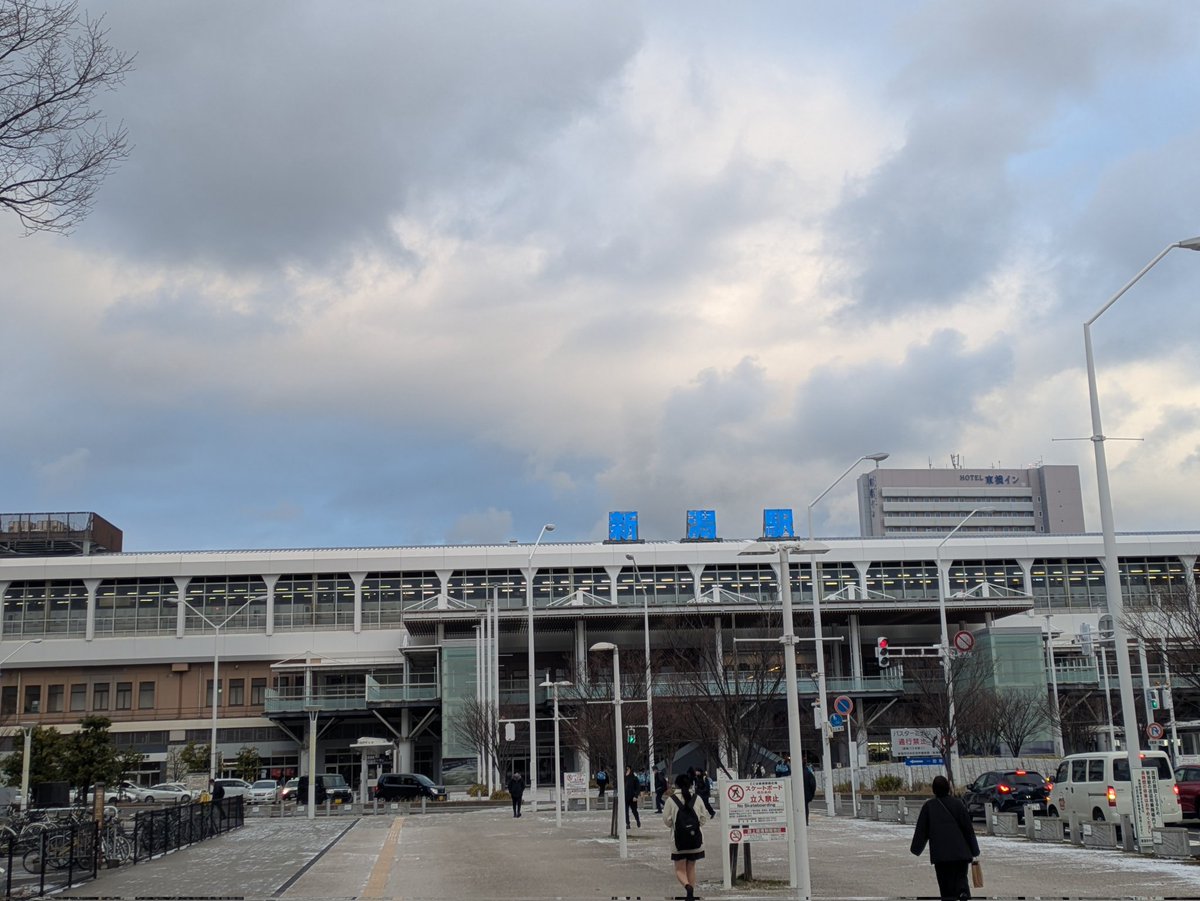 heeeeryo's tweet image. ←新潟市   長岡市→
どっちも今朝の様子。たった50キロで別世界。