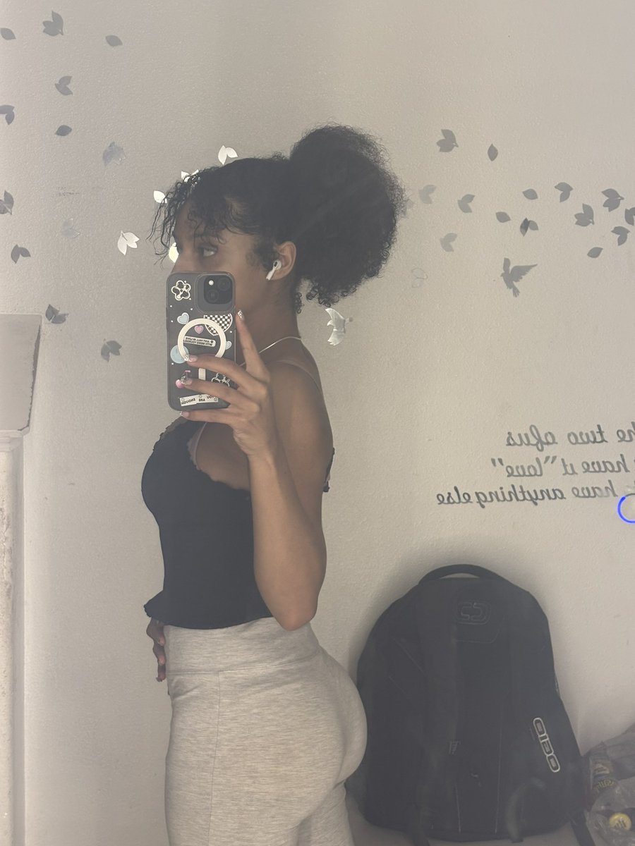 errthangpretty's tweet image. thank you to mi gud up trini gene ! 2week post postpartum 😝