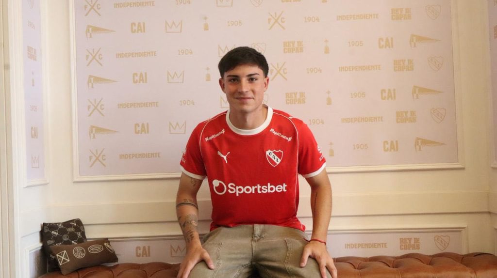 🔴 Nicolás Garrido se desgarró el bíceps femoral izquierdo y es baja.

▶️ En su lugar, Gonzalo Bordón ya viajó a Uruguay y se sumó a la pretemporada de #Independiente con el plantel profesional.