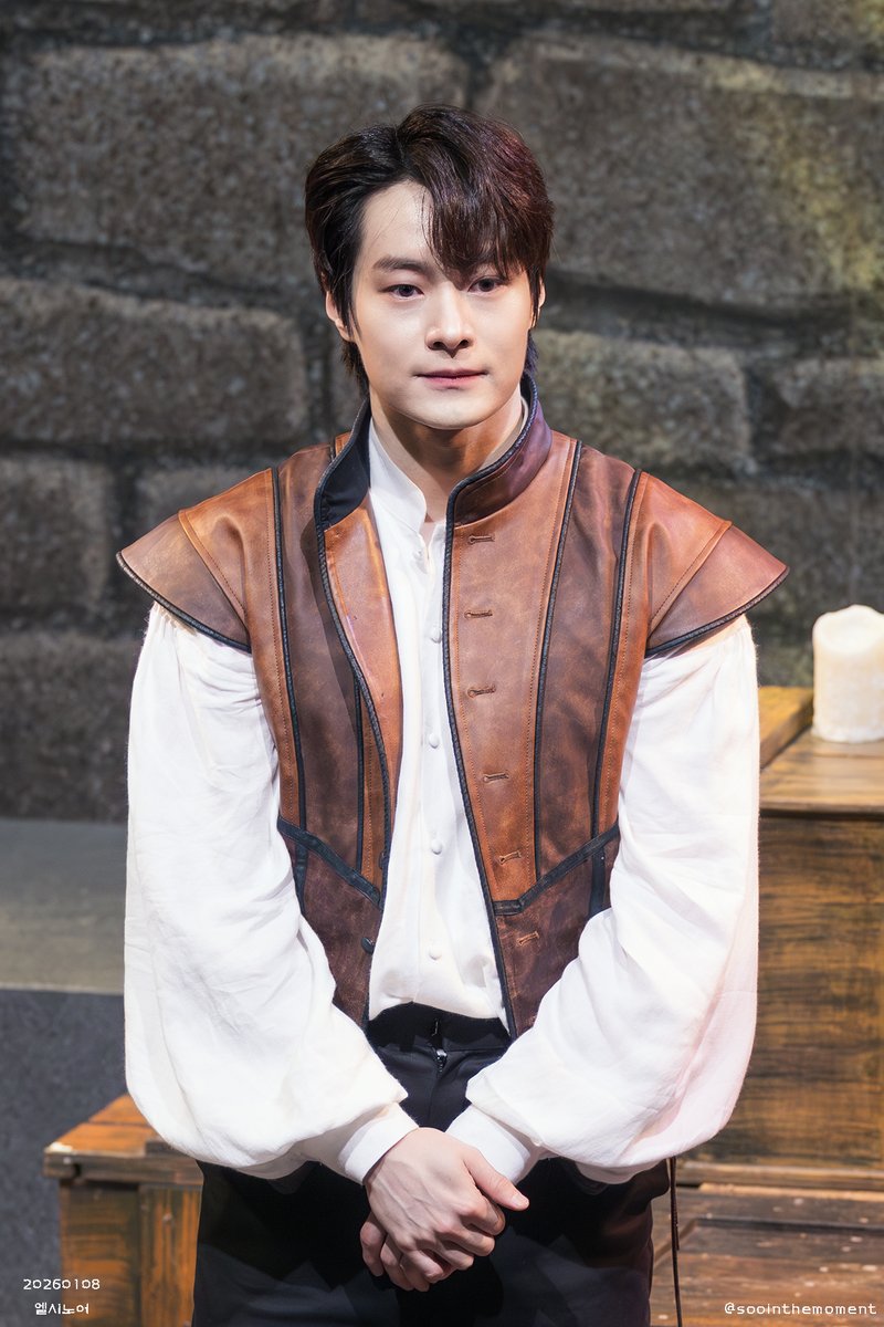 20260108 [엘시노어]
첫공 무대인사

프란시스코 혹은 햄릿 왕자

김기택 | 프란시스코
#김기택