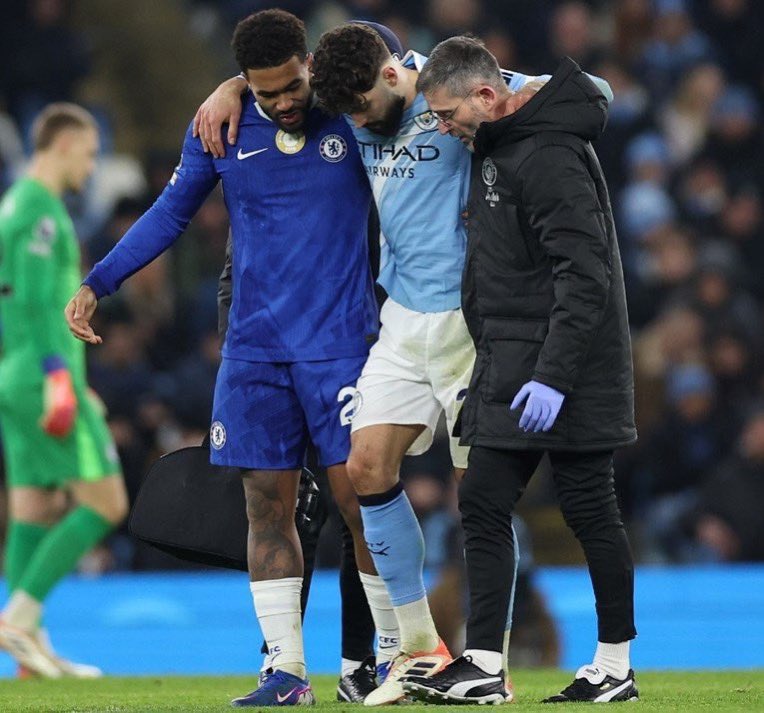 LFCVine's tweet image. Reece James helps Josko Gvardiol off the pitch after suffering a serious injury…

Gabriel Martinelli throws the ball at Cono Bradley &amp;amp; pushes him off the pitch.

Martinelli and Arsenal have no class.❌