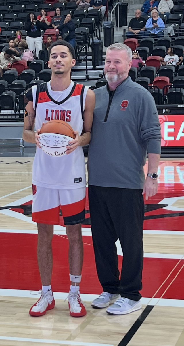 CoachWimbo's tweet photo. @JaylanClifton joined the 1,000 pt club in our win over White Hall during the holiday tournament at Beebe. He’s been super steady for us this year at the point. 
@CoachMWorley @rush_court @CoachQ4 https://t.co/vLAMszVu0n
