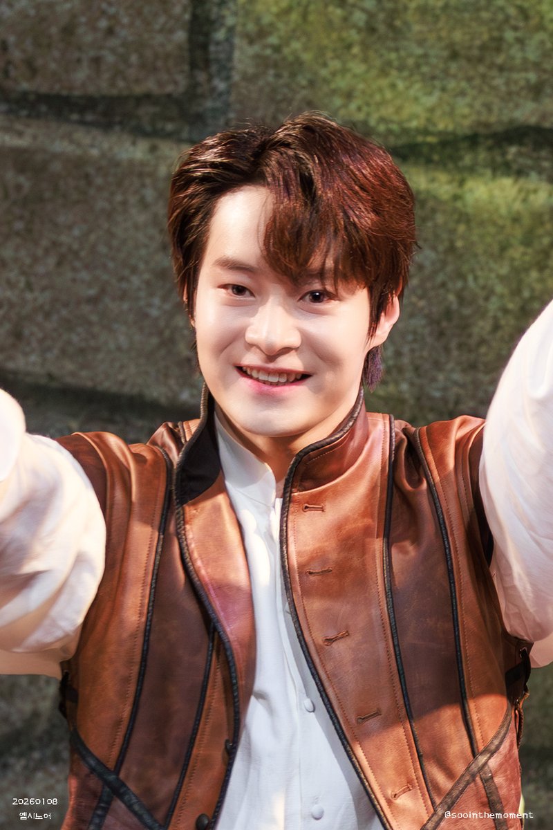 20260108 [엘시노어]
첫공 무대인사

감사합니다

김기택 | 프란시스코
#김기택