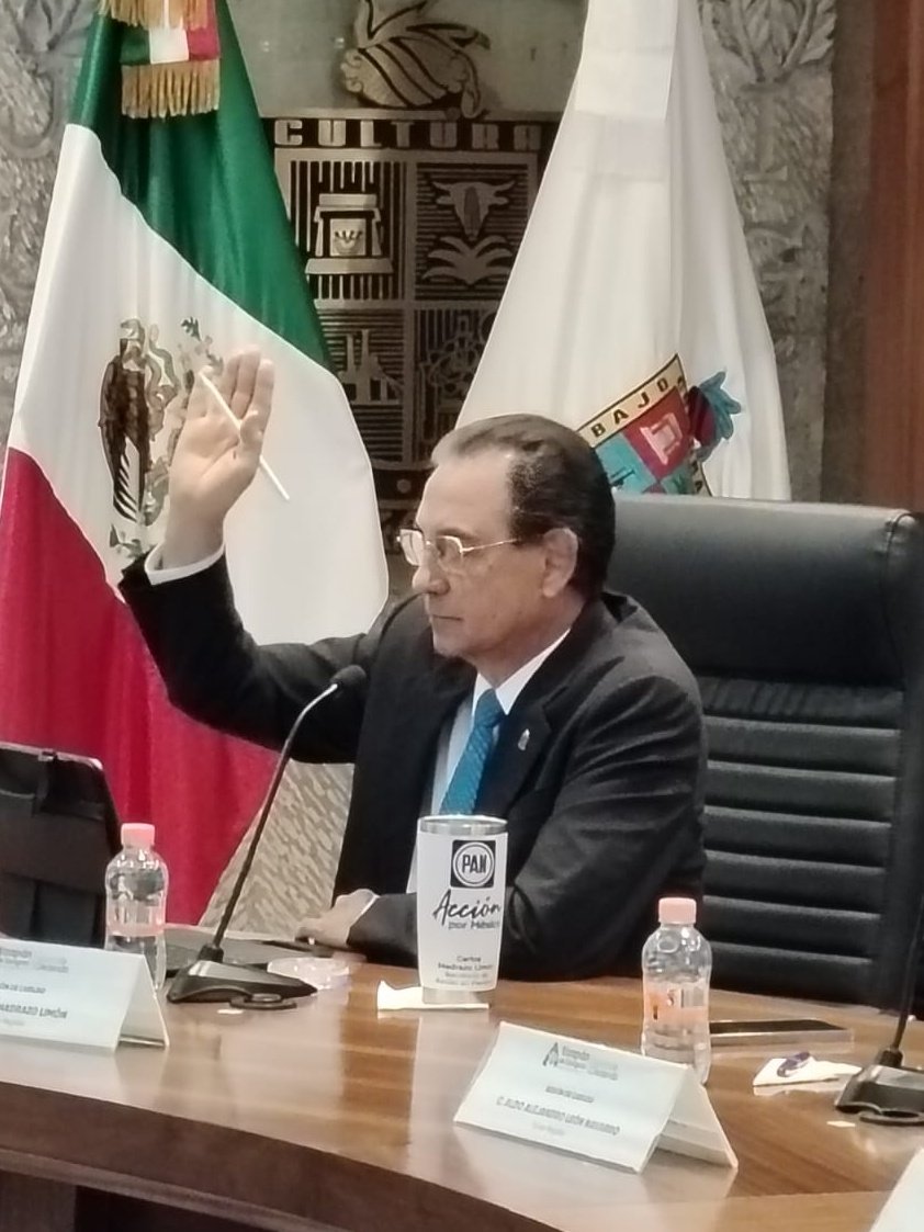 El día de hoy tuvimos nuestra primera sesión de cabildo en #AtizapánDeZaragoza. Acordamos Entre otros asuntos, descuentos para agua y predial para grupos de atención prioritaria como son los adultos mayores. 
Pronto les compartiré mayores detalles de como acceder a este beneficio