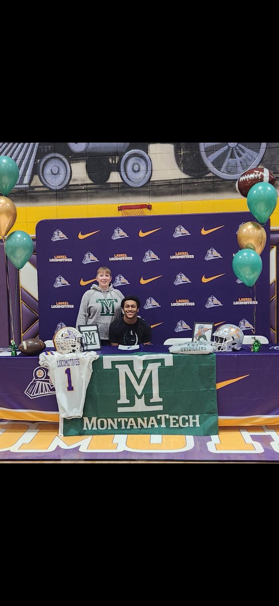Isaiah55507's tweet photo. It’s official!!! Let’s work!⚒️⚒️⚒️ 
@MonTechFootball 
#Rolldiggs 
#Diggsfam26 https://t.co/wUiktxosv2