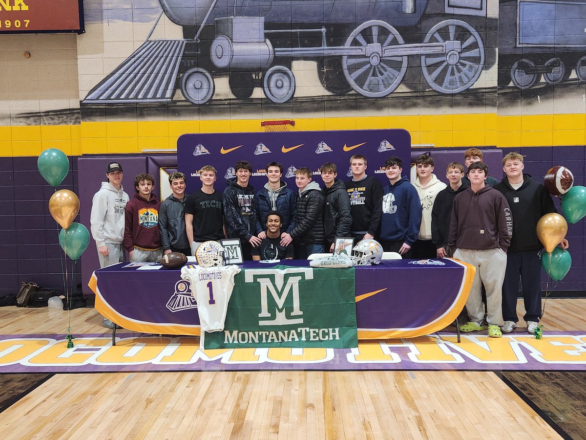 Isaiah55507's tweet photo. It’s official!!! Let’s work!⚒️⚒️⚒️ 
@MonTechFootball 
#Rolldiggs 
#Diggsfam26 https://t.co/wUiktxosv2