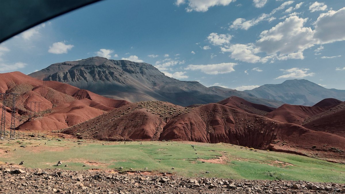 I’ve never seen something as beautiful as this view while on a roadtrip with my parents ✨