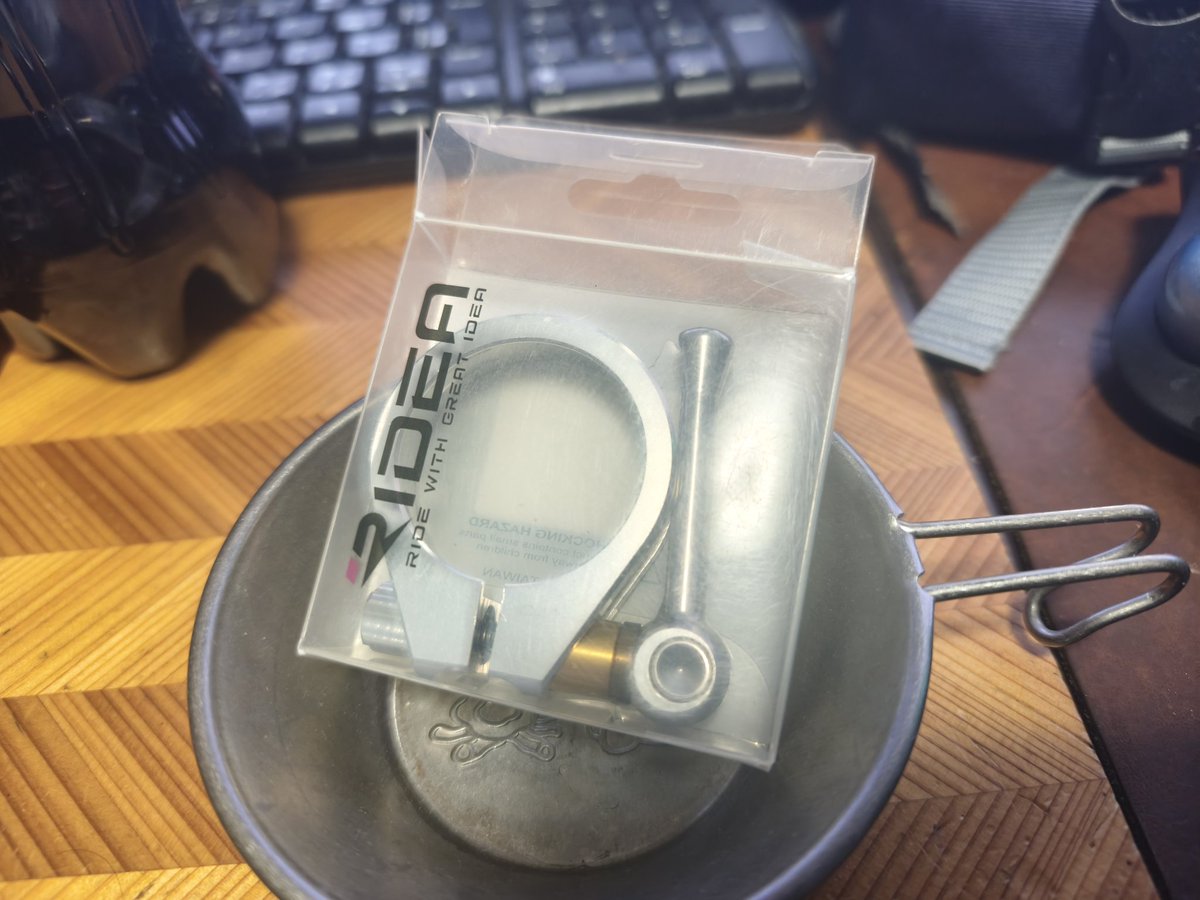 nomodon's tweet photo. 残念ながらfnhon gust16には
フレーム径が合わず採用見送り
シートポストは33.9なんで
合うと思ったんだが
クロモリなんで径が細いんだよな
他のダホンに付けてもよいけど
ま、スペアで置いとくか┐(´ー`)┌
#RIDEA https://t.co/zXHcftgf8k
