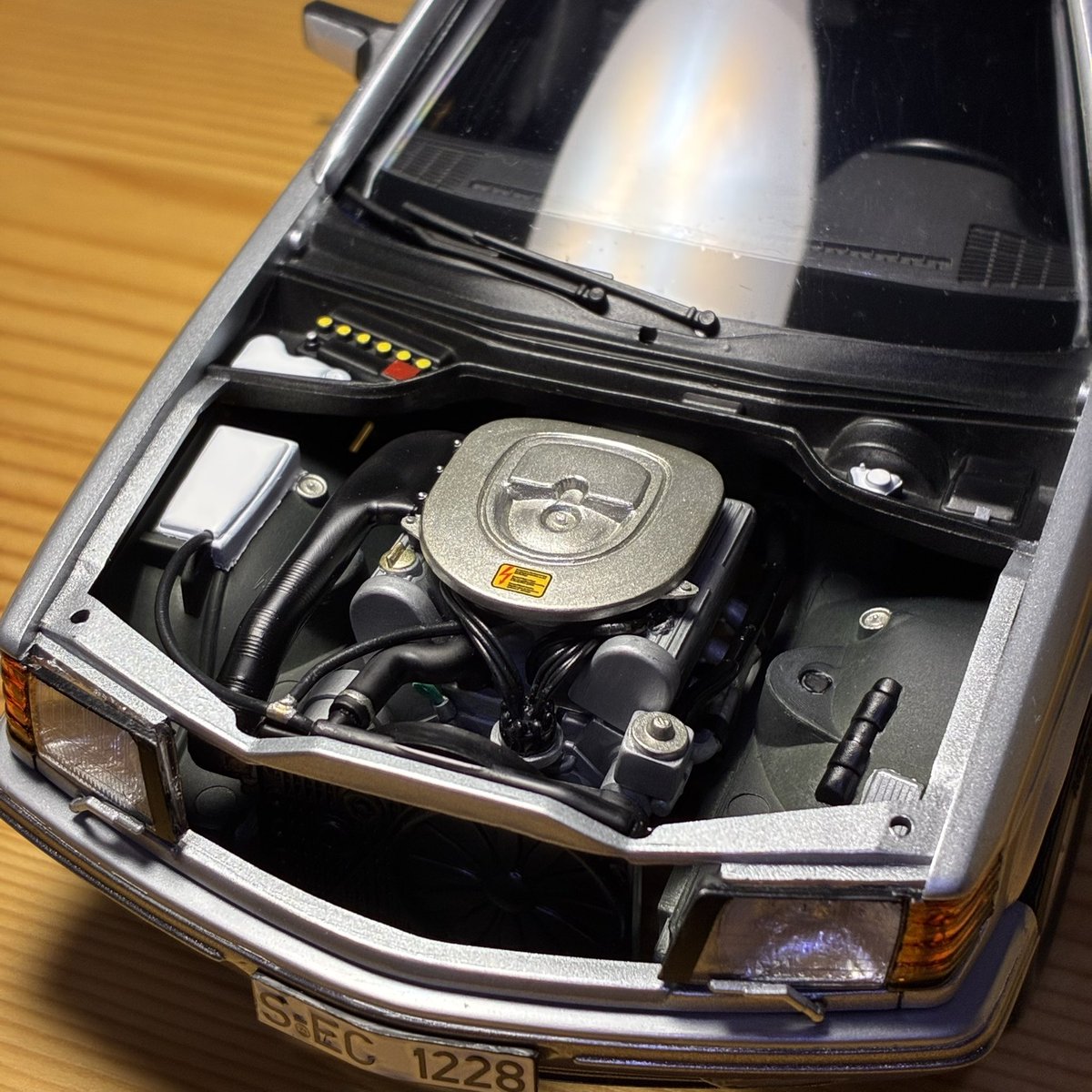 エンジンもそこそこディテールアップ⤴️
ターコイズ色のオイルゲージスティックが分かるかな？