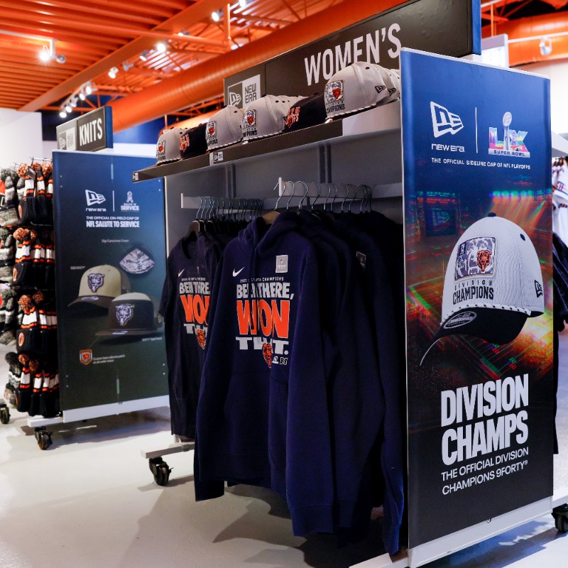 BearsLocal's tweet photo. Gear up for the playoffs and shop with @TheRealStaley &amp; Jerry Azumah tomorrow at the Bears Pro Shop, located on the north end of the stadium by the Veteran's Memorial water wall. 

They'll be on site for photos &amp; autographs from 10:45-11:35am CT!