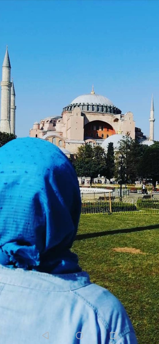 󾁅󾥨󾁅
Yüzlere sürülen avuç içlerine gizlenmiş dualarda, Bir isim olabilmektir sevgi...
Sevginin adı "Dua"dır...
Cuma`nın yüzü suyu hürmetine,
Açılmasını dilediğiniz tüm kapıların
Açılması duâ`sı ile...
Gününüz aydın, Cumamız Mübarek Olsun.󾬗
#HayırlıCumalar 🌹