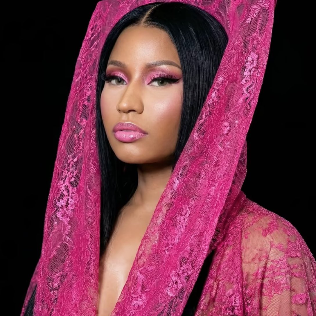 DimplesminajN's tweet image. “Barbz, trust me.” -Nicki Minaj