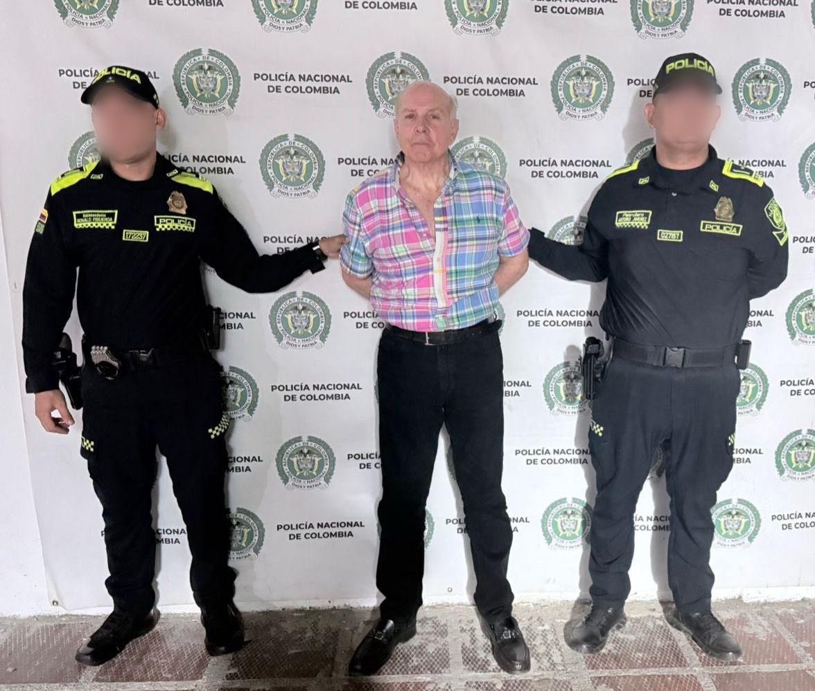 ckevingomez's tweet image. Acaban de capturar al expresidente de @Fedegan, condenado por vínculos y financiación de los paramilitares, donde hacía parte del Grupo de los Doce asesorando la expansión de la ganadería sobre las tierras a sangre y fuego. 

No podemos permitir que vuelvan a expropiar a los…